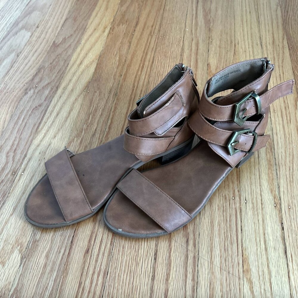Brown buckle gladiator sandal size 8